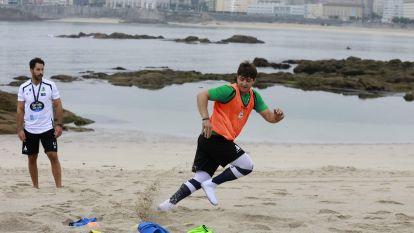 El Liceo se entrena en la playa de Riazor FOTO Patricia G. Fraga (36)