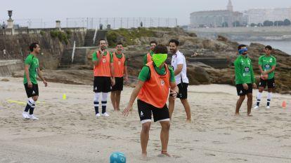 El Liceo se entrena en la playa de Riazor FOTO Patricia G. Fraga (32)