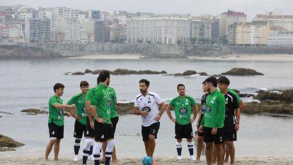 El Liceo se entrena en la playa de Riazor FOTO Patricia G. Fraga (30)