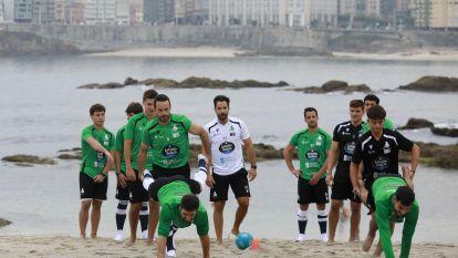 El Liceo se entrena en la playa de Riazor FOTO Patricia G. Fraga (31)
