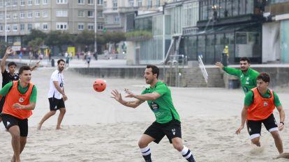 El Liceo se entrena en la playa de Riazor FOTO Patricia G. Fraga (21)