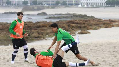 El Liceo se entrena en la playa de Riazor FOTO Patricia G. Fraga (1)
