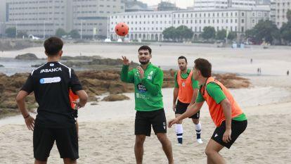 El Liceo se entrena en la playa de Riazor FOTO Patricia G. Fraga (25)