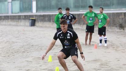 El Liceo se entrena en la playa de Riazor FOTO Patricia G. Fraga (11)
