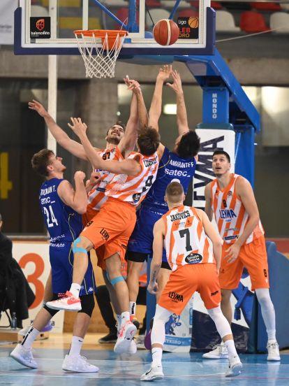 El Leyma Basquet Coruña domó al Oviedo (70) @Pedro Puig