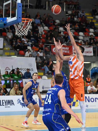 El Leyma Basquet Coruña domó al Oviedo (66) @Pedro Puig