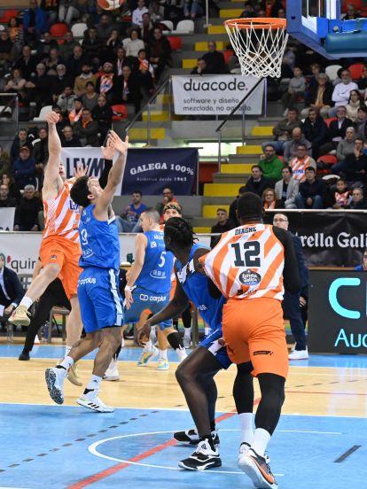 Derrota del Leyma Basquet Coruña ante el Fuenlabrada @Pedro Puig (27)