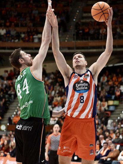 El Leyma Básquet Coruña tropieza con el Joventut (19)