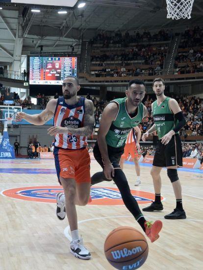 El Leyma Básquet Coruña tropieza con el Joventut (28)