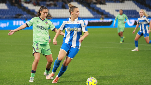 Marisa García, delantera del Dépor, en el partido ante el Levante en Riazor