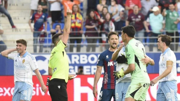 Esteban Andrada vio la tarjeta roja por propinar un empujón a Jorge Pulido