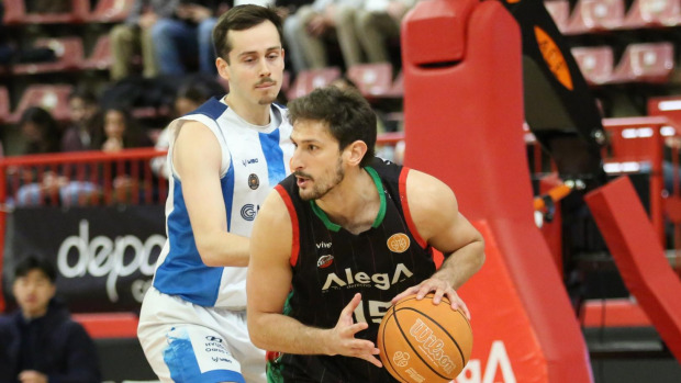 Pablo Hernández, jugador del Cantabria nacido en Santiago y miembro del Básquet Coruña que ascendió a la ACB
