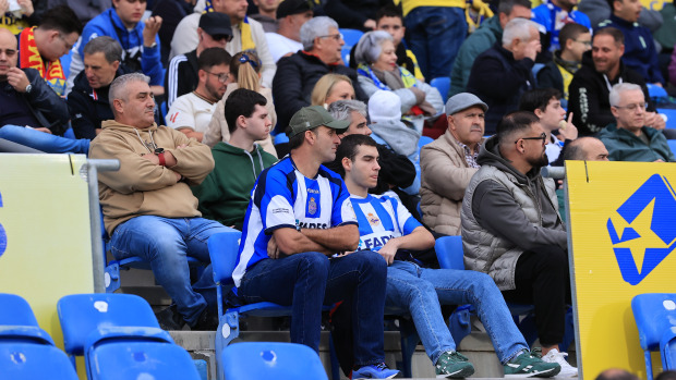 Más de 400 seguidores blanquiazules animaron al equipo en Las Palmas