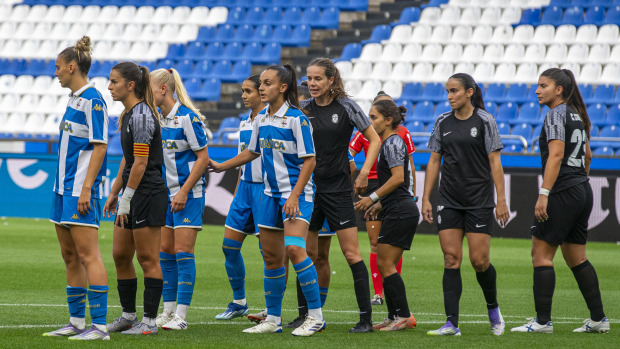 Lance de juego en el encuentro entre Deportivo y Badalona correspondiente a la jornada 1 de Liga F