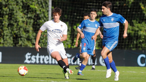 Iago Pérez, delantero del Silva, durante el partido disputado en Barreiro