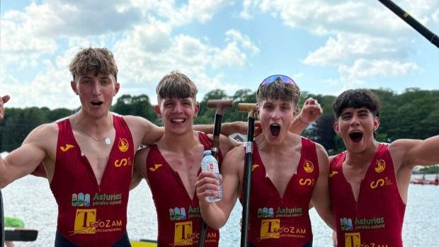 El C4 español celebra su medalla