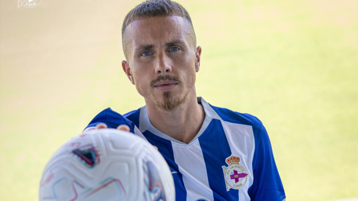 Angeliño posa en la concentración del Deportivo en Coverciano