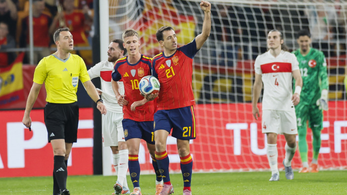 Mikel Oyarzabal, tras conseguir el segundo gol de España durante el encuentro ante Turquía en el estadio de La Cartuja