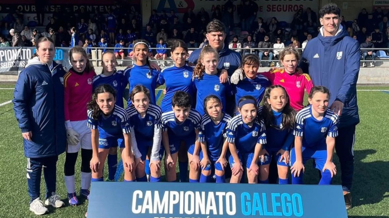 La selección coruñesa sub-12 femenina, durante el torneo