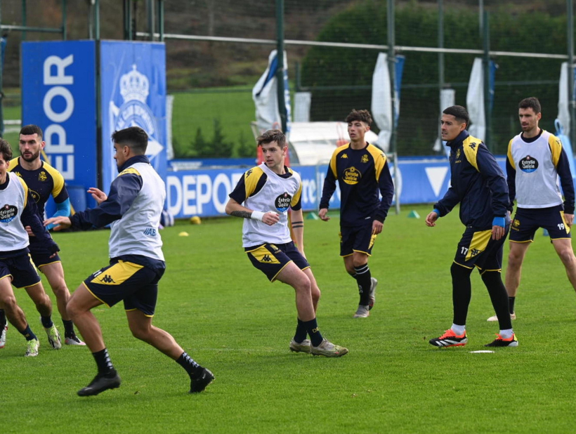 Rubén López y Jairo Noriega participan en un entrenamiento con el primer equipo en la temporada 2023-24