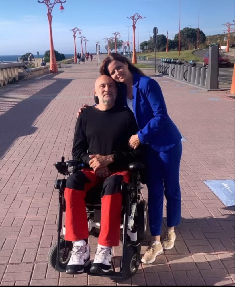 La viuda de Urbano González despidió al  exjugador con una foto en el Paseo Marítimo de A Coruña