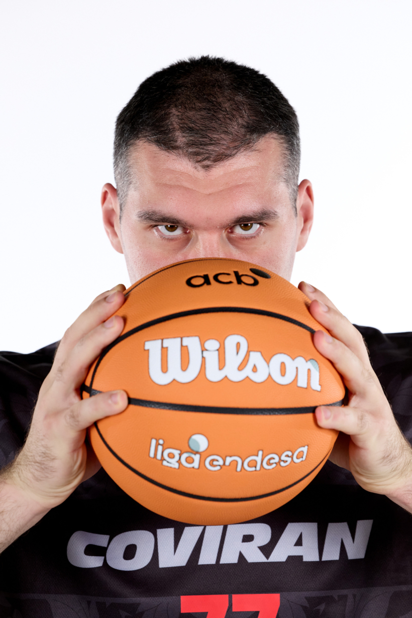 Burjanadze con la camiseta del Granada