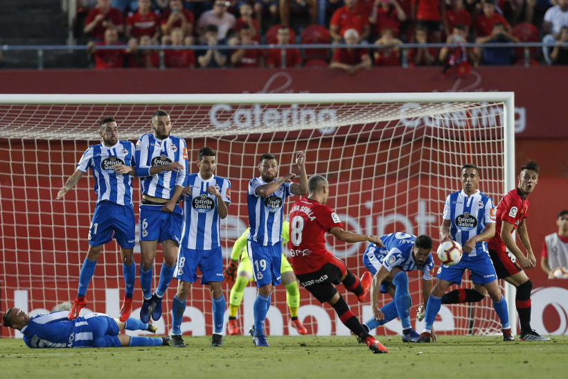 Salva Sevilla, marcando el 2-0 ante el Deportivo