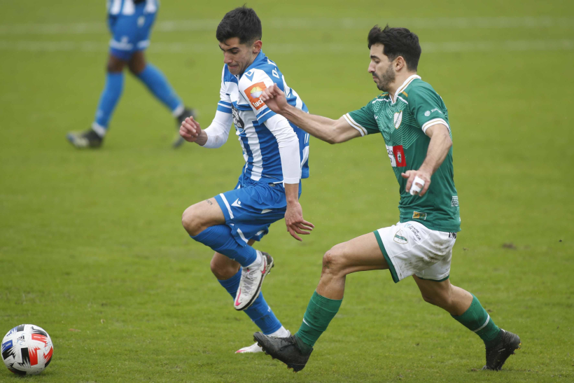 Villares, durante su debut con el primer equipo ante el Coruxo