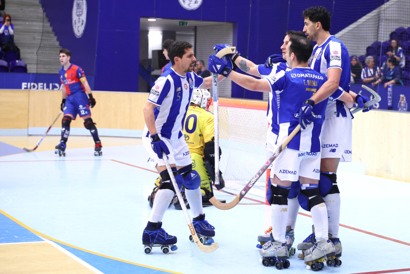 Los jugadores del Porto celebran un gol contra el Igualada en la fase de grupos