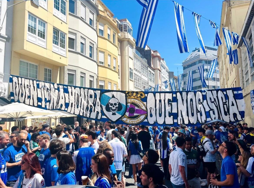 Aficionados del Dépor en la calle San Juan