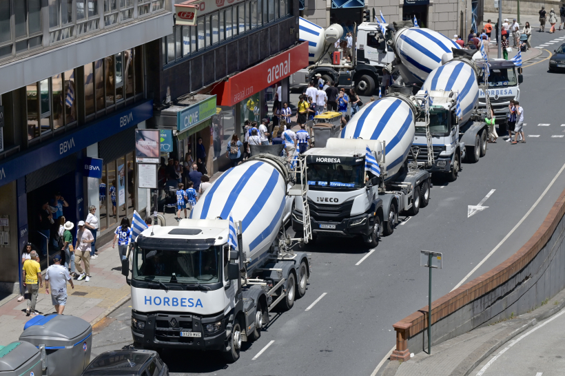 Las hormigoneras del ascenso por las calles de A Coruña