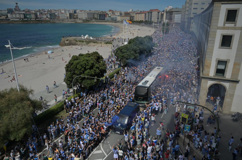 Autobús del Deportivo hacia Riazor