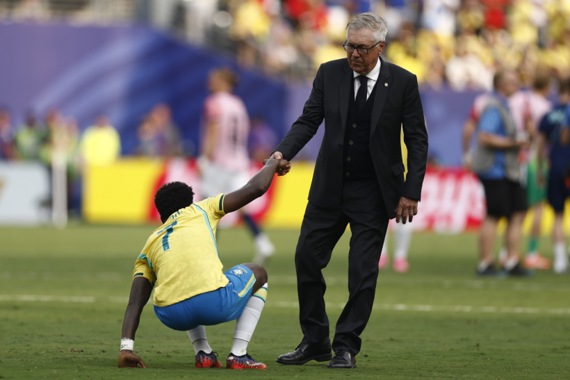 Ancelotti trata de levantar del suelo a Vinícius