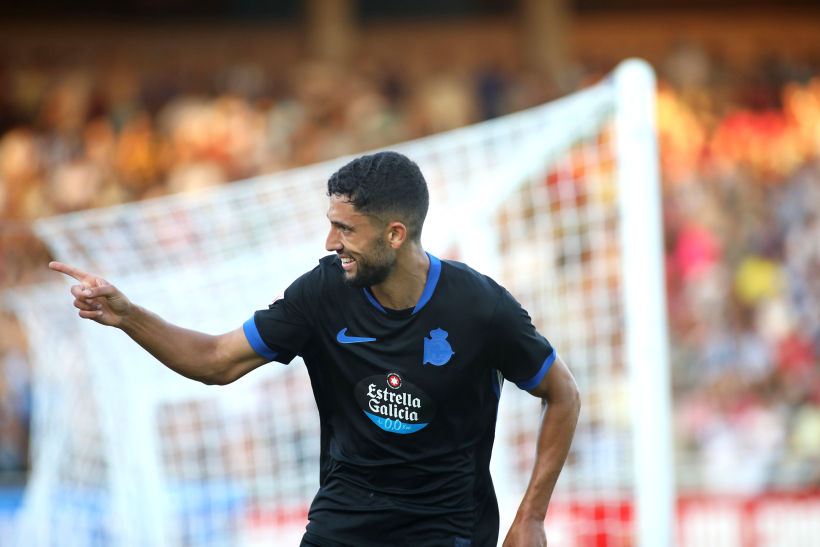 Eddahchouri celebra uno de sus goles al Compostela