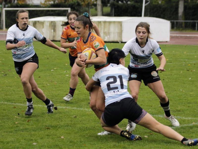 Estela placa a una jugadora del Majadahonda Foto Diego Dolan