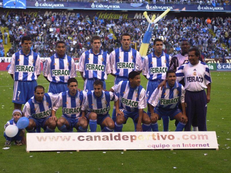 Fotografu00eda de archiva de la plantilla del Depor el du00eda que ganu00f3 el tu00edtulo de liga, la temporada 1999 2000