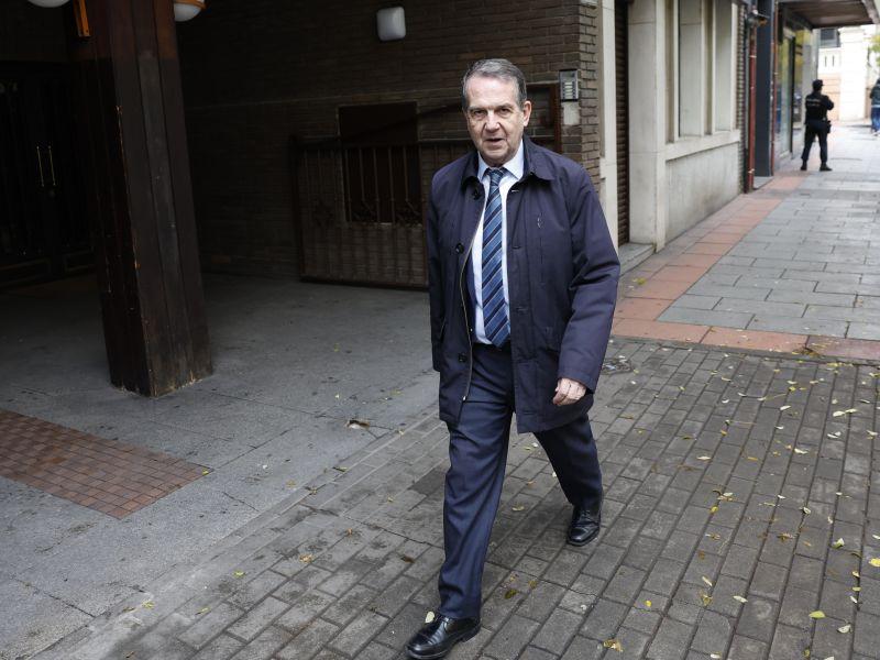 MADRID (ESPAÑA), 02/12/2024.- El alcalde Vigo, Abel Caballero a su llegada a la sede del partido en la calle Ferraz, en Madrid este lunes donde se reúne la nueva Ejecutiva del partido tras el Congre