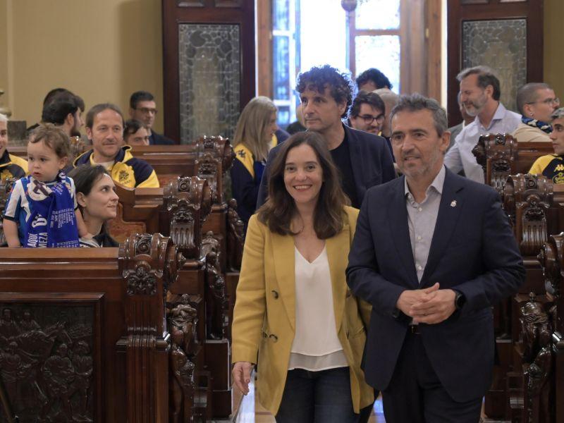 Álvaro García Diéguez y la alcaldesa Inés Rey, en la recepción tras el ascenso JAVIER ALBORÉS