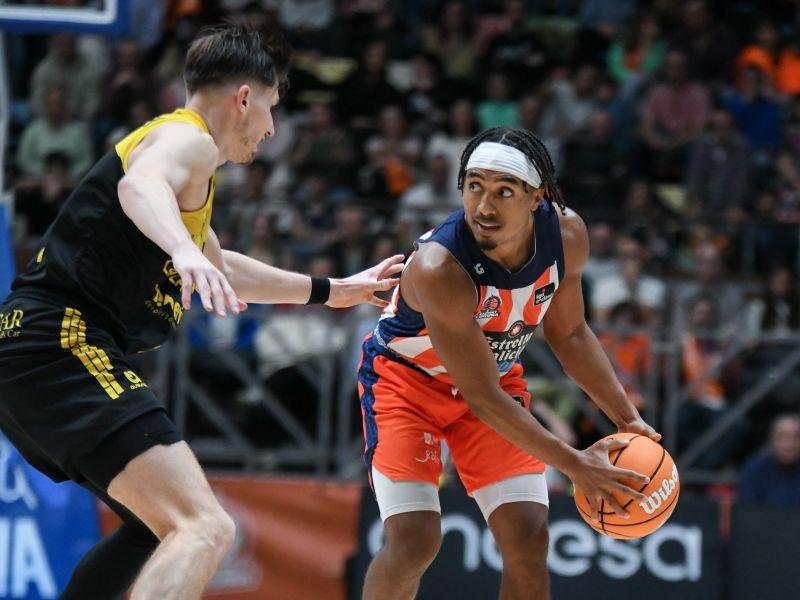 Brandon Taylor COR LLT Firmar acb Photo Monica Arcay
