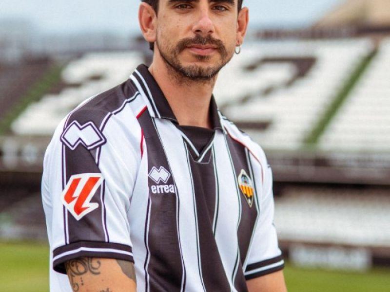 Castellu00f3n primera equipaciu00f3n
