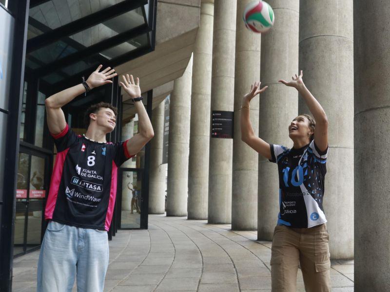 Los hermanos Roi e Inu00e9s Losada, jugadores de voleibol en el San Sadurniu00f1o y el Zalaeta @Patricia G. Fraga