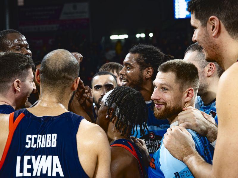 Leyma Coruu00f1a en Lleida Firmar acb Photo Pol Puertas