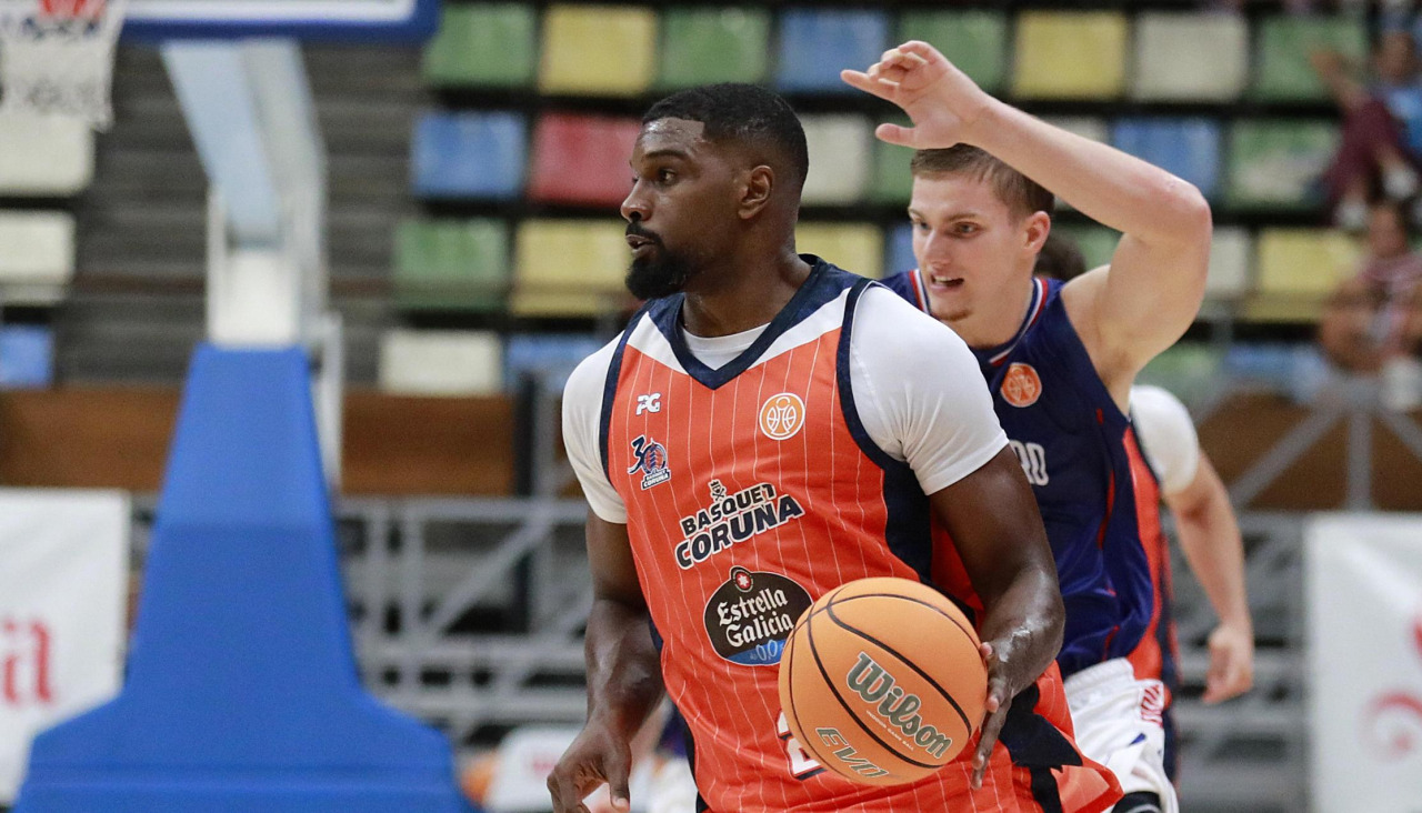Yoanki Mencía durante la semifinal de Copa Galicia ante Obradoiro