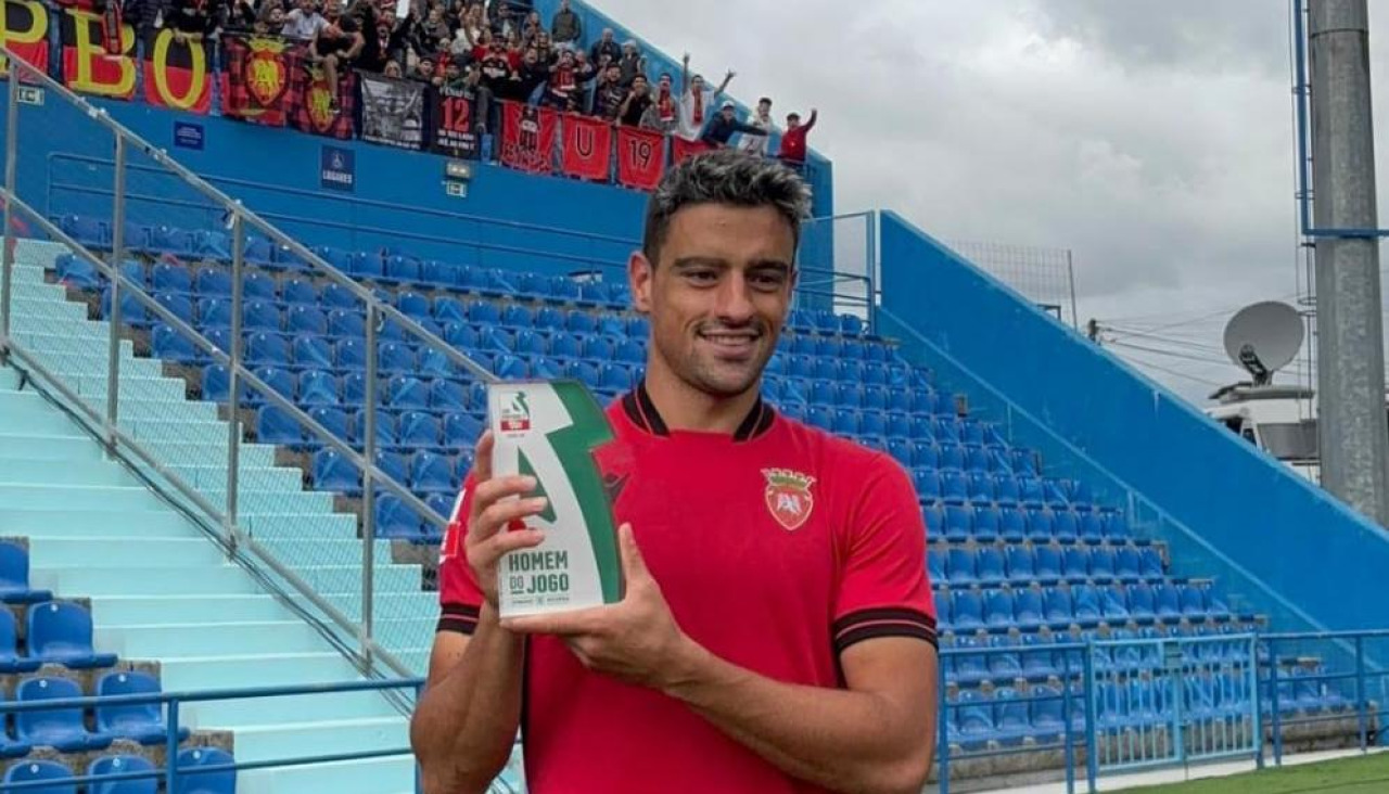 Davo, hombre del partido y coreado por la afición del Penafiel tras la victoria ante el Vizela Davo, hombre del partido y coreado por la afición del Penafiel tras la victoria ante el Vizela