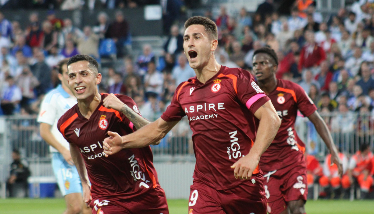 Manu Justo, celebrando junto a Bicho un gol de la Cultural Leonesa en Zaragoza