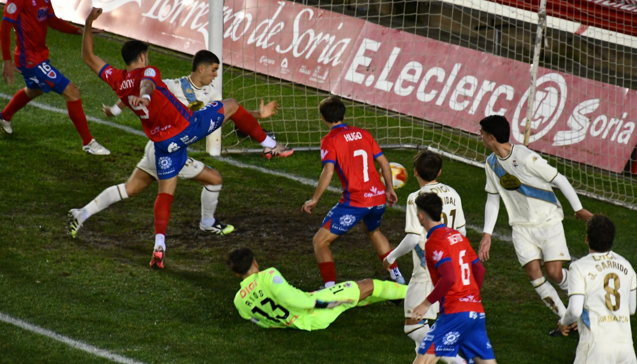 Momento del 1-0 de Jony en el Numancia-Fabril