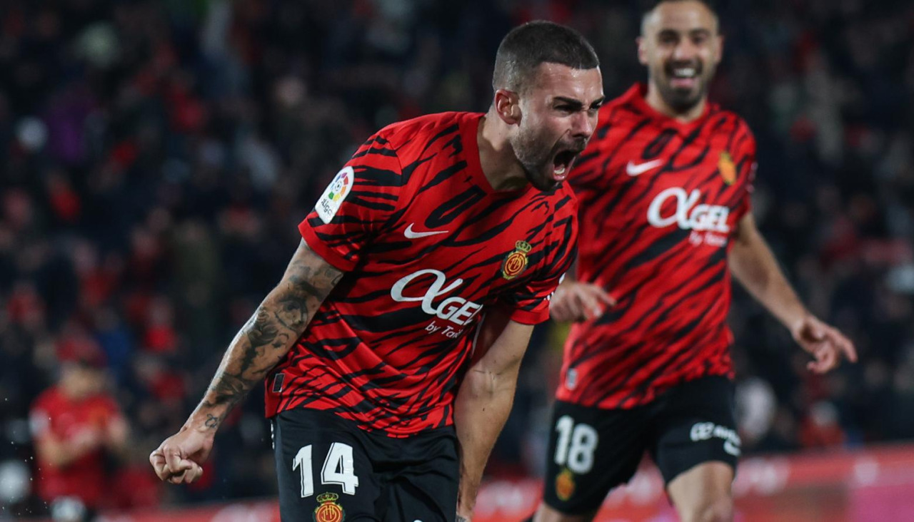 Dani Rodríguez, betanceiro y canterano del Dépor, celebra un gol con el Mallorca