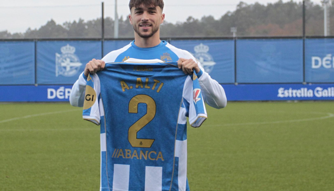 Adrià Altimira, en su presentación con el Deportivo