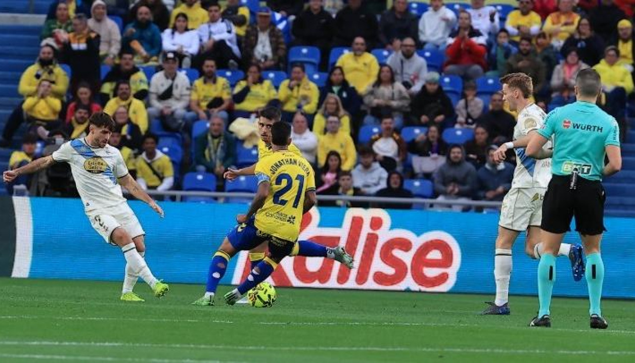 Momento del duelo entre Las Palmas y el Dépor