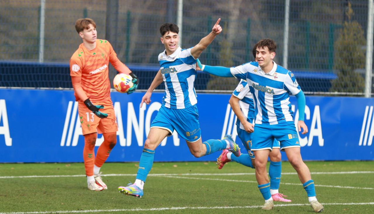 Iker Gil celebra el 1-1 en Abegondo en el Dépor-Celta de División de Honor Juvenil